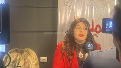 أنا الملكة، هالة صدقي تتألق بالأحمر في العرض الخاص لفيلمها الجديد (صور) 