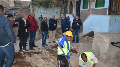 رئيس مياه الأقصر يتابع تنفيذ مبادرة حياة كريمة بإسنا وأرمنت