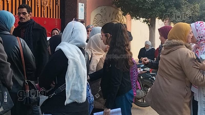 طلاب الشهادة الإعدادية