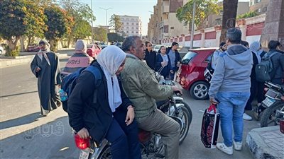 17 ألف طالب بالشهادة الإعدادية يؤدون امتحانات اللغة العربية والدين بالأقصر (بث مباشر)