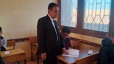 ختام الأسبوع الأول في امتحانات الشهادة الإعدادية والنقل الثانوي بالوادي الجديد (صور)