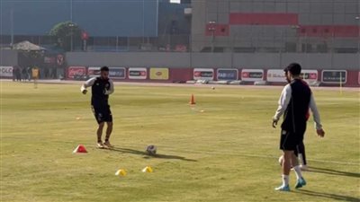 رضا سليم وعبد القادر يبدآن تدريبات الكرة بمران الأهلي 