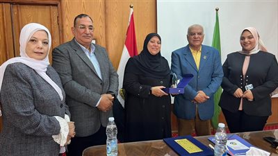 تجارية الإسماعيلية تكرم الموظفين المحالين للمعاش (صور) 