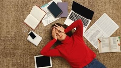 استشارى نفسي يحذر من الملل فى الامتحانات وينصح بعلاجها (فيديو)