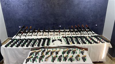 ضبط 41 سلاحا ناريا و14 قضية مخدرات في أسيوط وأسوان ودمياط 