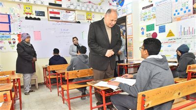 تعليم أسيوط: لم نتلق شكاوى في أول أيام امتحانات الشهادة الإعدادية (صور) 