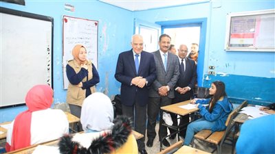 محافظ الجيزة يطمئن على سير امتحانات الشهادة الإعدادية والطلاب: مادة الإحصاء سهلة