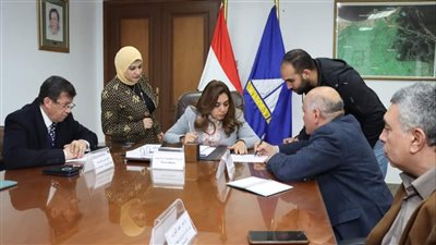 محافظ دمياط تناقش موقف مد الكابلات الكهربائية لمشروع المجزر الآلي