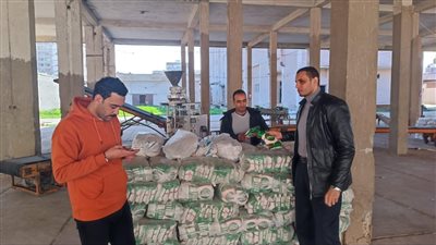 ضبط مركز لتعبئة السكر لتصرفه في 2714 طنا بالبحيرة (صور) 