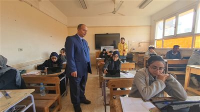 وكيل تعليم الأقصر يتفقد لجان امتحانات الشهادة الإعدادية