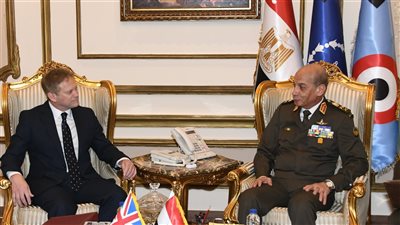 الفريق أول محمد زكي يلتقي وزير الدفاع البريطاني (فيديو) 
