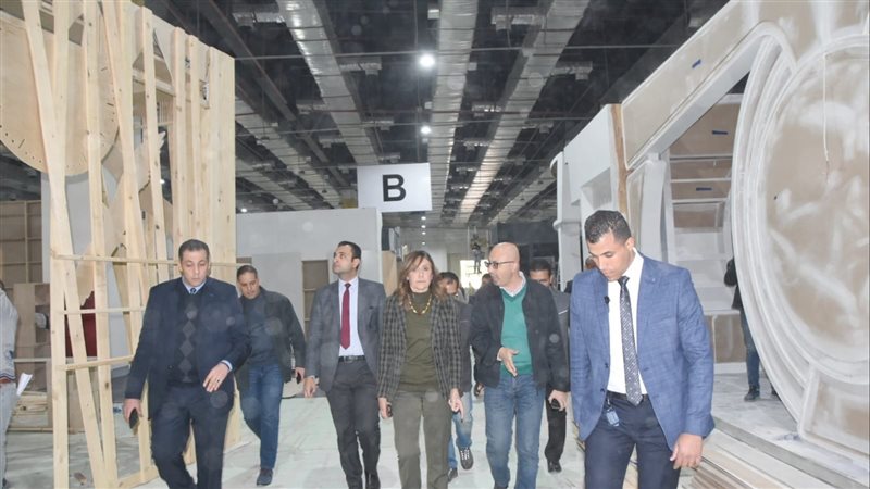 وزيرة الثقافة خلال