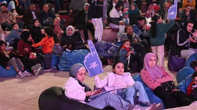 توافد الجماهير على مركز شباب الجزيرة لمتابعة مباراة المنتخب أمام غانا (فيديو وصور) 