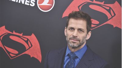 الشهير بأفلام السوبر هيرو، المخرج العالمي زاك سنايدر يصل إلى السعودية 