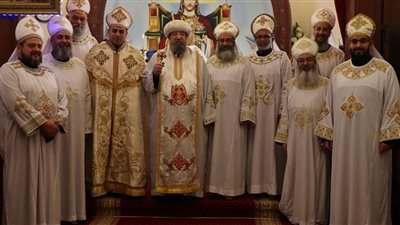 الأنبا مينا يرسم كاهن في إيبارشية غربي كندا 