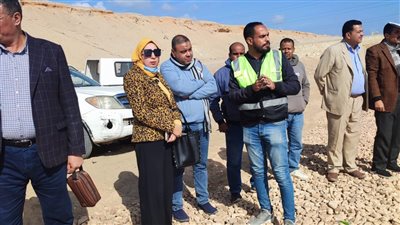 متابعة الأعمال الجارية بمشروع إنشاء خليتين دفن صحي بمركز بدر