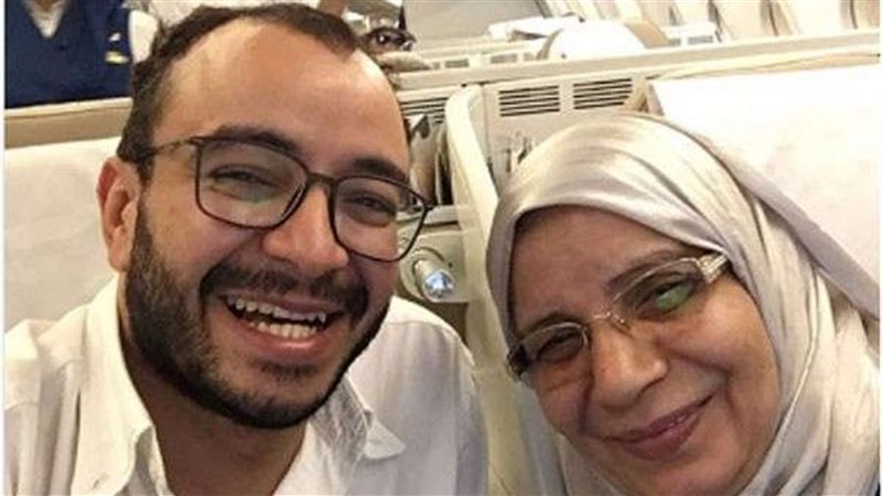 حسام داغر ووالدته،