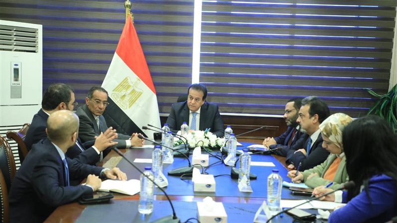 اجتماع وزير الصحة،