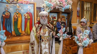 الأنبا بيمن يترأس صلاة قداس عيد الغطاس بكنيسة العذراء بقنا (فيديو)