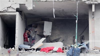 استشهاد فلسطيني جراء غارات جوية وقصف مدفعي إسرائيلي في خان يونس