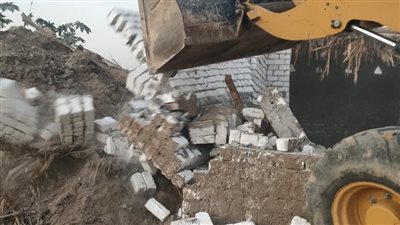 إزالة 6 حالات بناء مخالف خارج الحيز العمراني بالجيزة (صور)