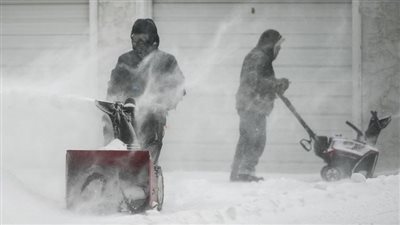 مقتل 50 شخصا جراء عواصف ثلجية تضرب أمريكا (فيديو)
