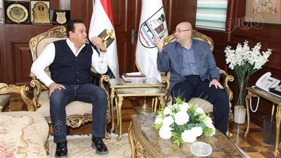 محافظ بني سويف يستقبل وزير الصحة عقب زيارته مستشفيي التأمين والتخصصي