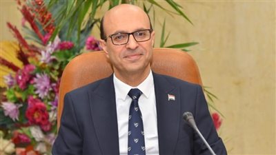 بالأسماء، جامعة أسيوط تعلن القائمة النهائية للمتقدمين لعمادة 4 كليات