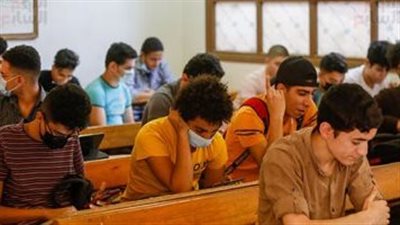 طلاب الشهادة الإعدادية بالقاهرة والجيزة يبدأون امتحان الجبر والهندسة 