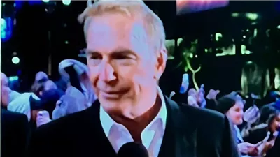 كيفين كوستنر في حفل Joy Awards 2024 (صور)