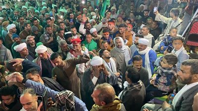 بين الساحة والمقام، الآلاف يحيون الليلة الكبيرة بـ مولد سيدي حماد التوني في المنيا (فيديو وصور)