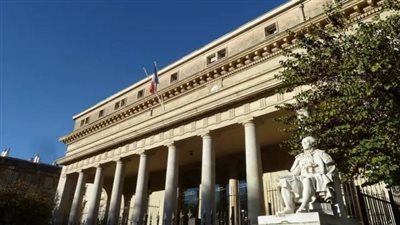 ضربوا لاعب كرة قدم، السجن لـ 3 من رجال الشرطة الفرنسية