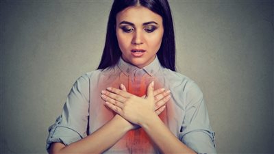 أعراض وأسباب الإصابة بالجلطة الرئوية، منها البدانة وتناول الهرمونات