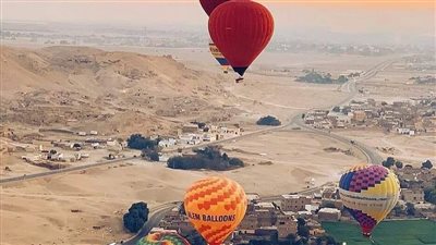 إلغاء رحلات البالون الطائر في الأقصر بسبب الشبورة وسرعة الرياح 