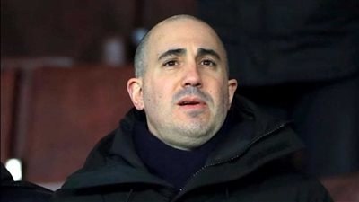 رسميا، المغربي برادة يتولى منصب الرئيس التنفيذي لنادي مانشستر يونايتد