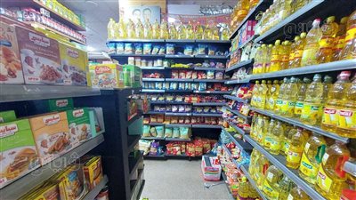 جنون أسعار المواد الغذائية.. انخفاض 3 سلع واختفاء السكر.. والمحال التجارية تضع لافتات لتحديد الكميات المسموح بشرائها 