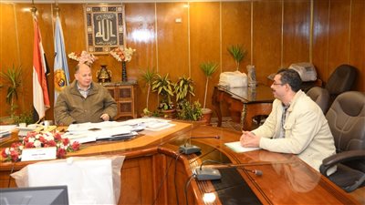 محافظ أسيوط يشدد على التنسيق بين كافة الجهات لتنفيذ مشروعات قطاع الرصف