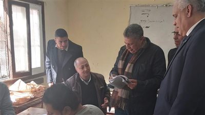 وكيل تعليم البحيرة يتابع أعمال تصحيح الشهادة الإعدادية (صور)