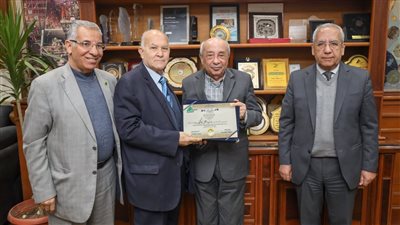 نقيب المهندسين والأمين العام يكرمان أعضاء مجلس شعبة الهندسة الكهربائية
