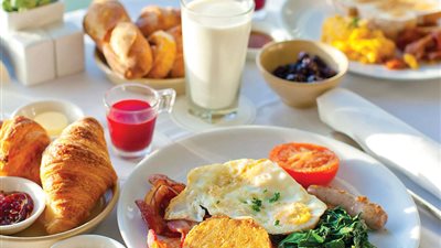 أهمية وجبة الإفطار لطلاب المدارس مع بداية العام الدراسي (انفوجراف)