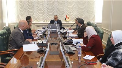 حسن شحاتة يواصل اجتماعاته مع اللجنة القانونية لدراسة ملاحظات مشروع قانون العمل 