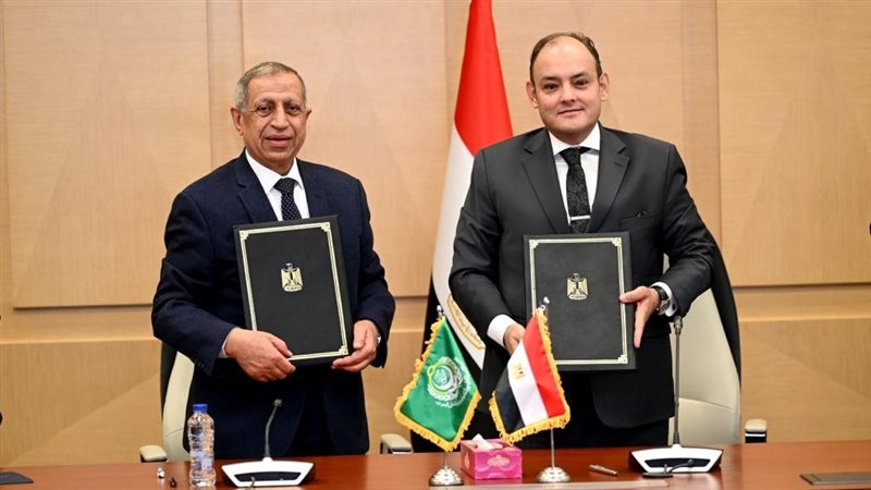 الصناعة والأكاديمية