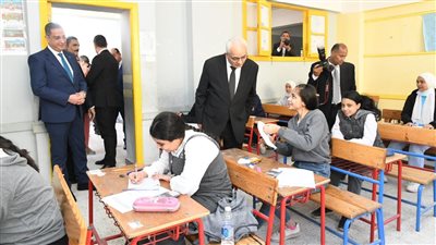 طلاب الشهادة الإعدادية بالفيوم يشتكون من السؤال الخامس في امتحان الجبر 