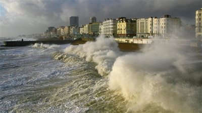 التنمية المحلية تعلن الطوارئ بالمحافظات الساحلية بالبحر المتوسط خوفا من الزلازل.. الأرصاد الجوية تنفي حدوث ارتفاع للأمواج الـ48 ساعة المقبلة.. والبحوث الفلكية تكشف حقيقة وقوع تسونامي