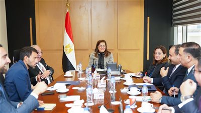 وزيرة التخطيط والتنمية الاقتصادية تلتقي رئيس مجلس أمناء جامعة اسلسكا 