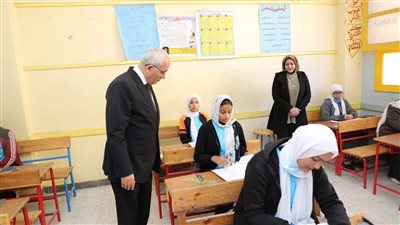 وزير التربية والتعليم ومحافظ الفيوم يتفقدان لجان امتحانات الشهادة الإعدادية