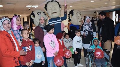 وحدة سكان الأقصر تزور مرضى السرطان بمستشفى شفاء الأورام (صور)