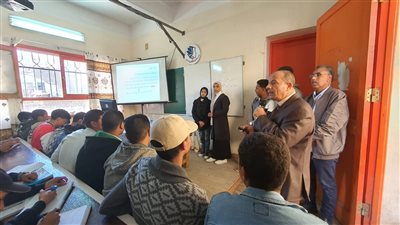 وكيل تعليم الأقصر يحاضر في اللغة العربية بإسنا لطلاب المرحلة الثانوية