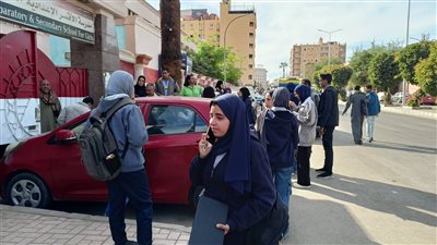 سقوط سيستم التابلت لحظة تسليم امتحانات الصف الثاني الثانوي بالأقصر (فيديو)