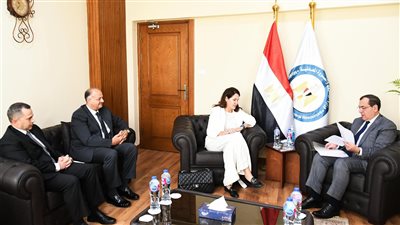 الملا يستقبل رئيس بي بي البريطانية لبحث أنشطة الشركة في أماكن امتيازها بمصر